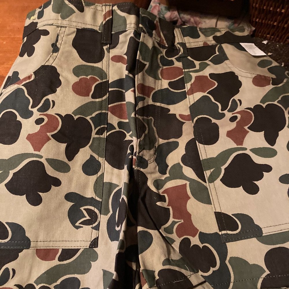 CAMOUFLAGE SHORTS  NEW  SIZE 10 COULD BE UNISEX